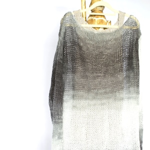 Suéter grunge con hombros descubiertos en blanco y negro _ Jersey de gran tamaño _ Gótico _ Pastel Goth _ Steampunk, de myAqua imagen 1