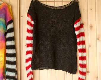 Gestreifter Mohair Pullover, Schwarz Rot Weiß, Regenbogen Mohair Pullover mit Gestreiften Ärmeln, Pop Punk Style von myAqua