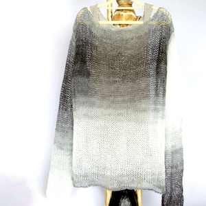 Suéter grunge con hombros descubiertos en blanco y negro _ Jersey de gran tamaño _ Gótico _ Pastel Goth _ Steampunk, de myAqua imagen 3