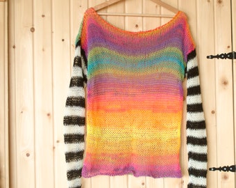 Bunter Pullover, Mohair Pullover, Schwarz Rot Weiß, Regenbogen Mohair Pullover mit Gestreiften Ärmeln, Pop Punk Grunge Style von myAqua