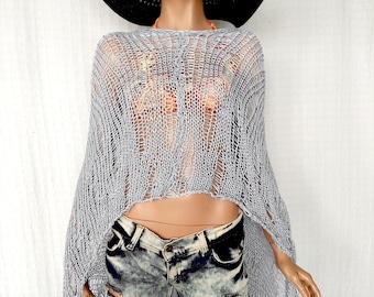 Poncho bohemio de punto hecho a mano con flecos, pareo ligero de punto gris, ropa de playa desgastada, prenda para festivales.