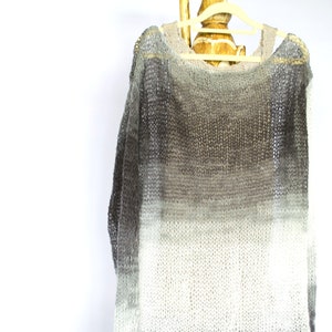 Suéter grunge con hombros descubiertos en blanco y negro _ Jersey de gran tamaño _ Gótico _ Pastel Goth _ Steampunk, de myAqua imagen 4