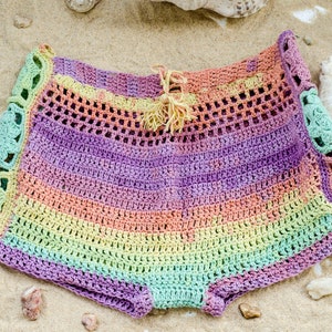 Gehäkelte Shorts, Boho Strandshorts, 1960er Jahre Stil Booty Shorts, Pastell Regenbogen, 60's Disco Shorts, Häkelhose in Pastellfarben