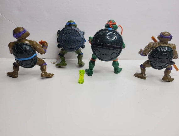 Teenage Mutant Ninja Turtles: 4” Original Classic Storage Shell Leonardo  Basic Figure by Playmates Toys