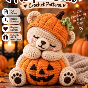 Può includere: Uno schema all'uncinetto per un orsetto beige con un cappello a forma di zucca arancione, seduto su una zucca intagliata. Il testo recita: Pumpkin Bear, Crochet Pattern, A Little Pumpkin Hug for Brighter Days, PDF Pattern, Instant Download, Beginner Friendly, Perfect for Gifts & Home Decor, Cute, Cozy, Handmade with Love.