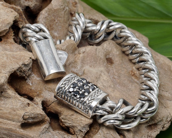 Box clearance clasp bracelet