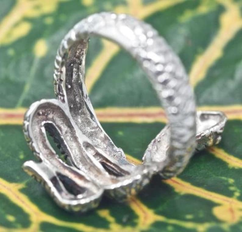 Solid Sterling Silver .925 Bali Wrap Snake Ring size 8.