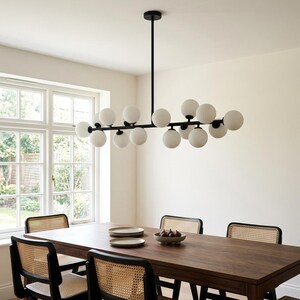 Lampadario lineare a globo in vetro, lampadario a sospensione a 16 luci in vetro opalino per isola cucina, lampada da tavolo moderna dorata, lampada da soffitto lunga per bar e cucina.