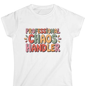 Camiseta "Manejador de Caos Profesional" / Divertida camiseta retro para profesores o administradores.