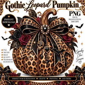 Può includere: Un'immagine digitale di una zucca con stampa leopardata, decorata con un grande fiocco nero, rose nere e rosso scuro, un ciondolo a forma di teschio, un ciondolo a cuore e una sagoma di pipistrello. Il testo recita Gothic Leopard Pumpkin e Spooky Chic Season.