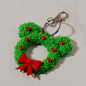 3D Printed Mouse Wreath Keychain – Holiday Bag Tag, Fridge Magnet Accessory