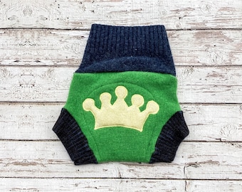 Cloth diaper cover, reusable diaper, cloth nappy cover with doubler in the wetzone - green with a crown - size small 3-6M - SALE