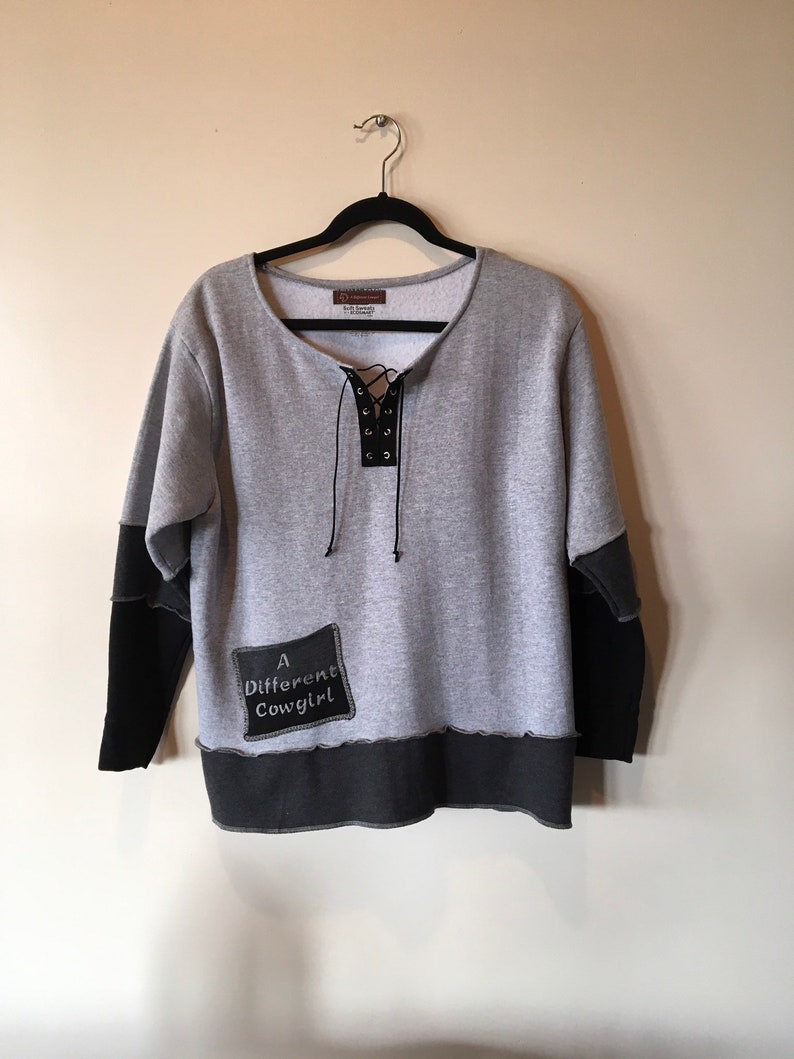Redesigned sweatshirt SZ L
