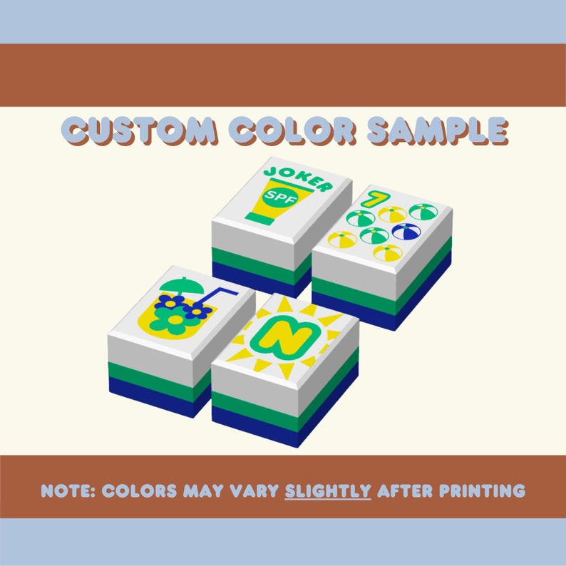 Puede incluir: Cuatro bloques rectangulares con varios dise&ntilde;os y texto, incluyendo "JOKER SPF" y "N". Los bloques tienen tapas blancas, secciones intermedias verdes y azules, y est&aacute;n etiquetados como "CUSTOM COLOR SAMPLE". Tambi&eacute;n est&aacute; presente el texto "NOTE: COLORS MAY VARY SLIGHTLY AFTER PRINTING".