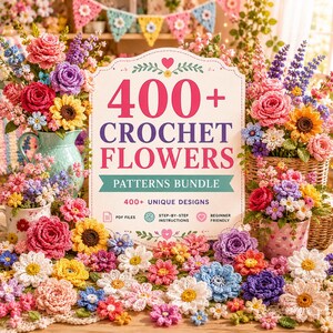 Puede incluir: Un letrero digital con el texto 400+ CROCHET FLOWERS PATTERNS BUNDLE, rodeado de varias flores de ganchillo coloridas, incluyendo rosas, girasoles y margaritas en jarrones y cestas, con iconos para archivos PDF e instrucciones.