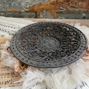 Antique cast iron trivet | Delicate black wall relief | Vintage cast iron ornament 5002 | Shabby chic kitchen decor