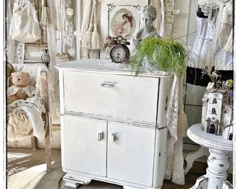 Mueble bar vintage estilo shabby chic | Pieza restaurada única en blanco/gris | Pequeño escritorio secreter de estilo rústico | Muebles reciclados con un toque nostálgico | Bar para el hogar