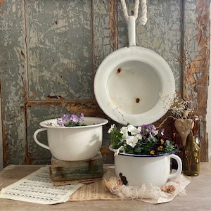 Antique enamel chamber pot as a vintage planter – A truly unique piece with a rust patina for shabby chic and country style – Sold individually