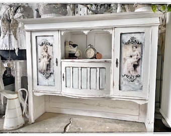 Parte superior de un armario, estante, vitrina, estilo vintage, estilo shabby chic, estante de pared, brocante