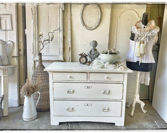Beautiful chest of drawers vintage, country house style, cottage, brocante, shabby chic
