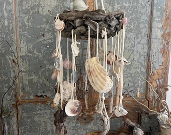 Campana de viento artesanal de madera flotante con conchas y piedras auténticas – Decoración de pared estilo bohemio marítimo, móvil de madera flotante para balcón y jardín, regalo único