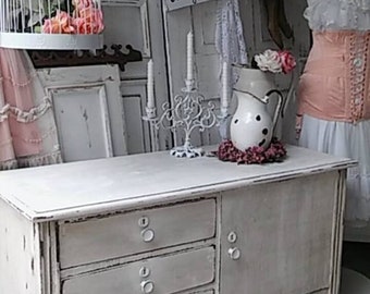 Vintage dresser in Shabby Chic