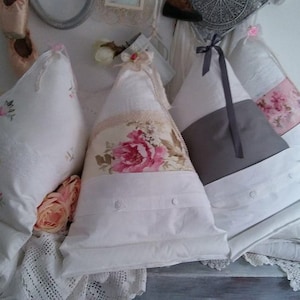 reading pillow, book pillow, tablet support