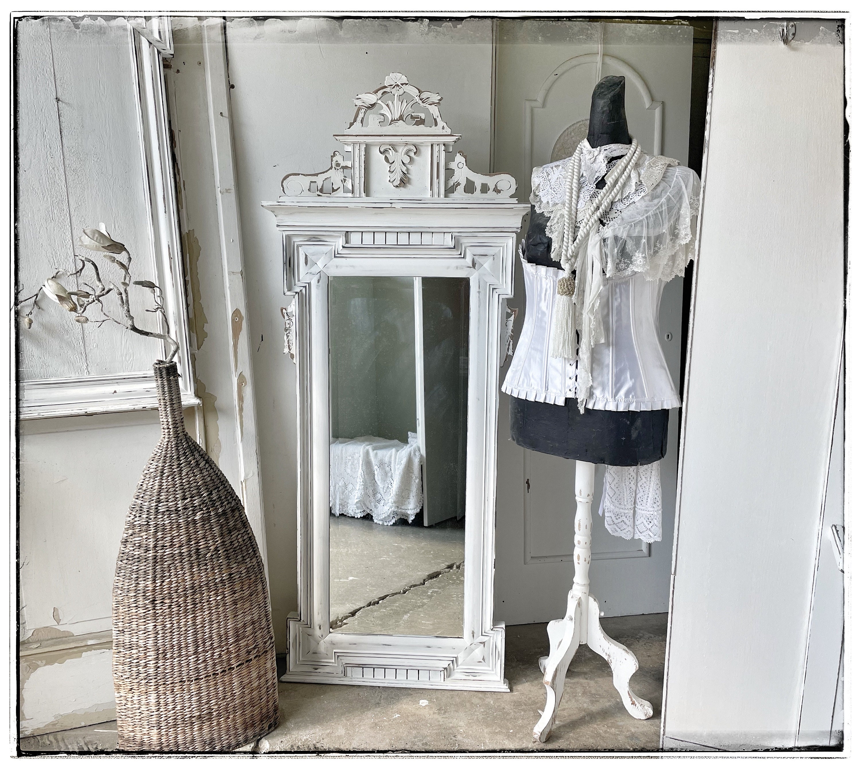 hübscher kleiner Spiegel mit Ornamenten - BLUE COTTAGE shop