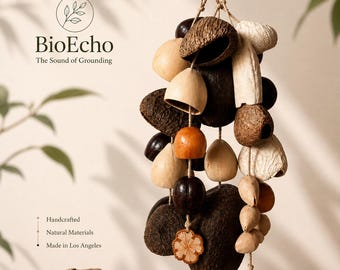 Ręcznie robiony naturalny dzwonek wietrzny z nasion, botaniczny wystrój boho, leśny akcent w domu, ekologiczny prezent na parapetówkę, dekoracja do medytacji
