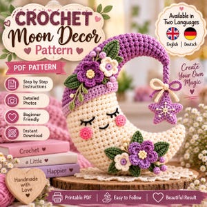 Può includere: Un modello PDF per decorazione a forma di luna all'uncinetto, con una mezzaluna color crema dal volto addormentato, guance rosa e fiori viola. Una piccola stella viola pende dalla luna. L'immagine include testo sul modello e istruzioni.