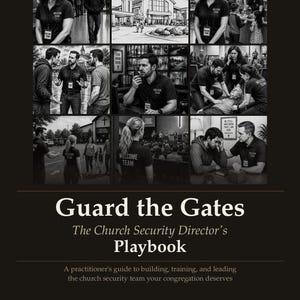 Könnte beinhalten: Ein Buchcover mit dem Titel Guard the Gates: The Church Security Director's Playbook. Das Cover zeigt eine Collage aus neun schwarz-weißen Illustrationen, die Sicherheitspersonal in einer Kirche in verschiedenen Szenarien darstellen.