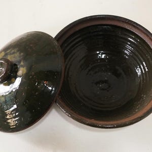 Handcrafted Ashanti Green Clay Pot – Handleless Ghanaian Donabe Casserole (9-10.5 Inch)