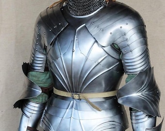 Set di mezza armatura gotica del XV secolo / Corazza, piastra dorsale, spallacci e guanti in acciaio realizzati a mano