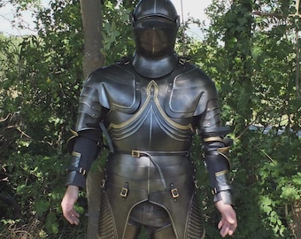 Armatura completa da cavaliere annerito – Acciaio gotico con finiture in ottone dorato, costume per LARP