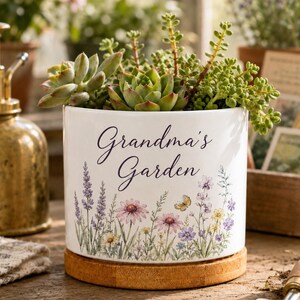 Gepersonaliseerde plantenpot voor oma, kleine keramische pot voor vetplanten met houten voet, op maat gemaakte plantenpot, verjaardags- of Moederdagcadeau voor oma