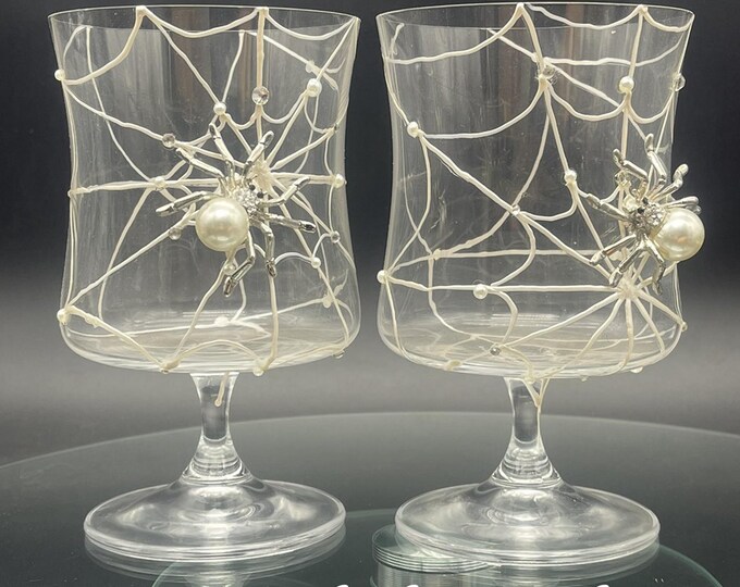 White spider Halloween wine glasses