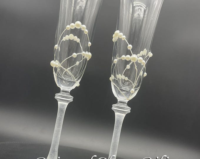 White pearls Champagne Flutes wedding set