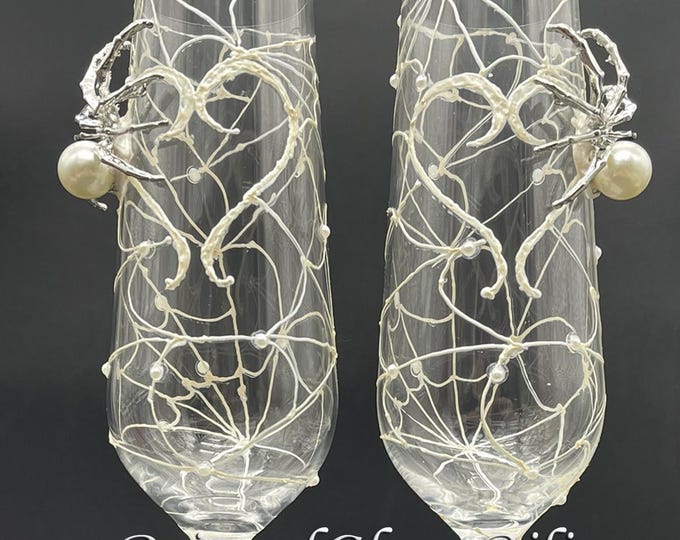 White spider heart Halloween champagne flutes
