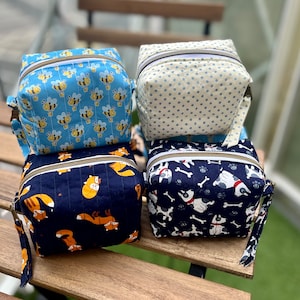 Mini borsa da viaggio per il trucco, borsa cosmetica squadrata, mini borsa da toilette, realizzata a mano nel Regno Unito con fodera in cotone e cerniera resistente, regalo per lei