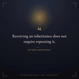 Op de afbeelding: Een donkerblauwe grafische print met een gouden aanhalingsteken-icoon boven de tekst: Receiving an inheritance does not require repeating it. Daaronder staat de tekst BEYOND INHERITANCE, en onderaan BEYOND INHERITANCE OMNI FRAME WORKS.