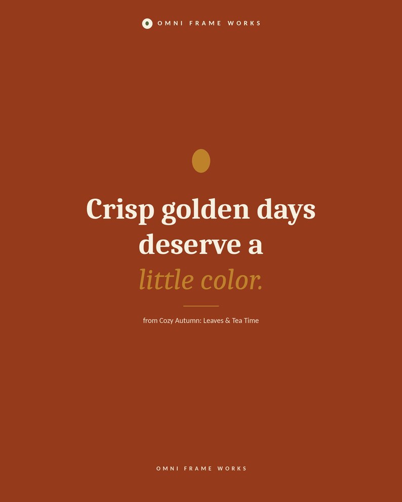 K&ouml;nnte beinhalten: Ein rechteckiger Grafikdruck mit einem einfarbigen, gebrannten orangefarbenen Hintergrund und dem Text OMNI FRAME WORKS oben und unten. In der Mitte steht der Text Crisp golden days deserve a little color. unter einem kleinen goldenen Oval.