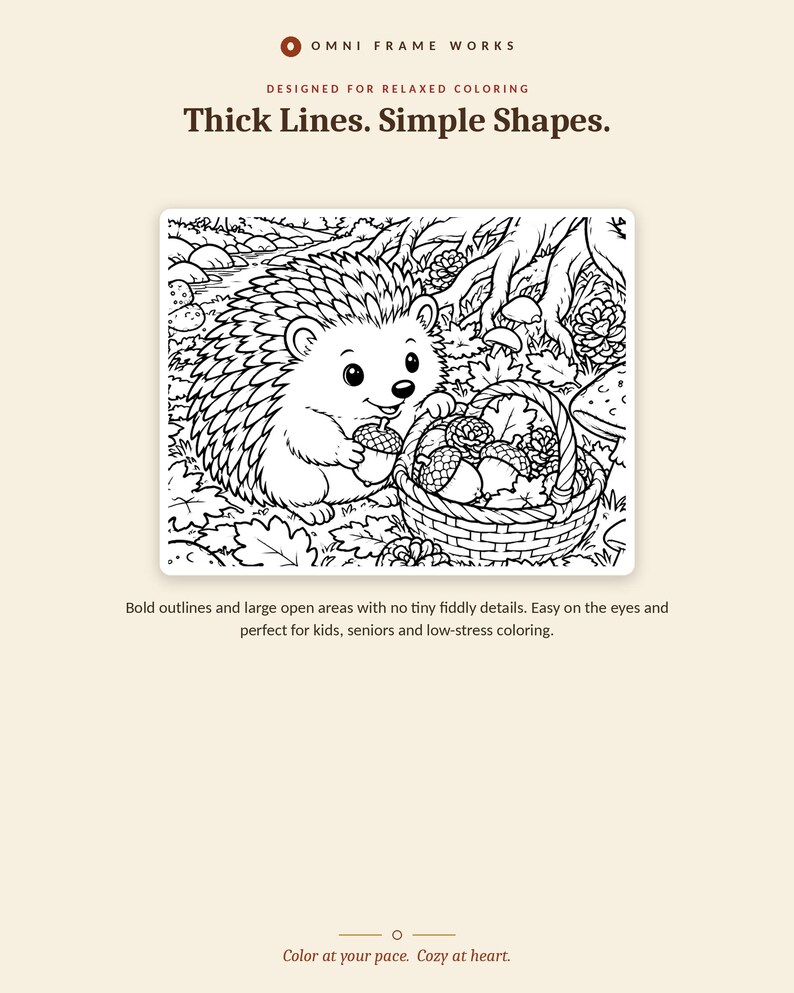 K&ouml;nnte beinhalten: Eine schwarz-wei&szlig;e Malvorlage mit einem Igel, der eine Eichel neben einem Korb voller Eicheln und Tannenzapfen h&auml;lt. Der Text lautet OMNI FRAME WORKS, DESIGNED FOR RELAXED COLORING, Thick Lines. Simple Shapes., sowie Color at your pace. Cozy at heart.