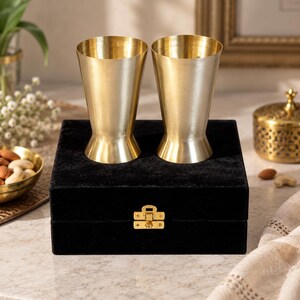 Lassiglas, Kansa-glasset med sammetsask, Kärnmjölksglas, Handgjort dricksglas, Kansa-tumbler, Traditionellt indiskt dricksglas