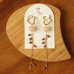 Pendientes colgantes Sovereign Grace de morganita y rubí – Gotas de acero inoxidable envueltas en alambre de cobre