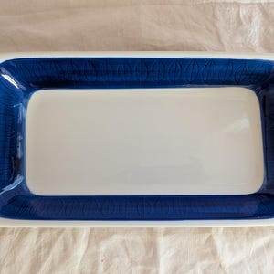 Plato Rorstrand Koka Blue, fuente para servir Hertha Bengtson de mediados de siglo