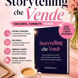 Peut inclure: Un livre intitulé Storytelling che Vende par Elisabetta Bronti avec une couverture bleu foncé et du texte rose. L'image comprend une tasse à café blanche, un carnet et un badge circulaire rose avec du texte, sur un fond rose pâle.
