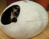 Cat bed, cat house, cat cave. Size L. Natural sheep wool. Handmade. Felt. Color snow grey. Made by kivikis.