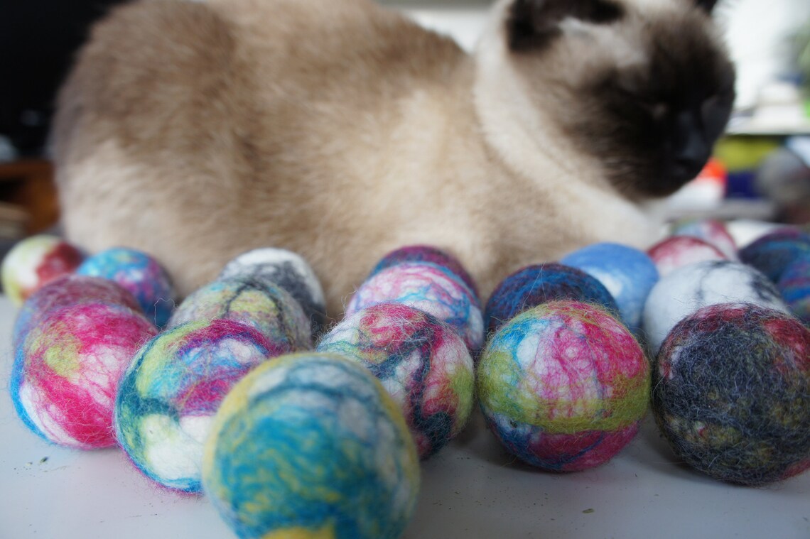 Cat toy wool ball. Handmade. Felt wool. Soft and light. Free Etsy