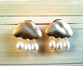 Cloud Earrings: Matte Gold with Freshwater Pearl Drops