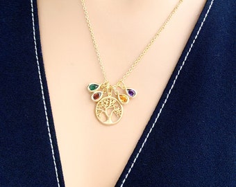 Collier de charme familial, collier initial de pierre de naissance personnalisé, cadeau unique pour la nouvelle maman, collier de maman avec initiales d’enfants, collier de maman estampillé